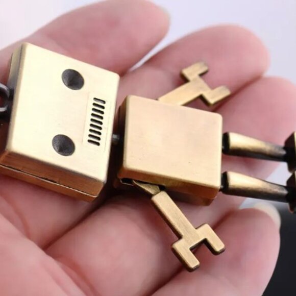 Robot Keychain Gold Cute Retro - Picture 2 of 3